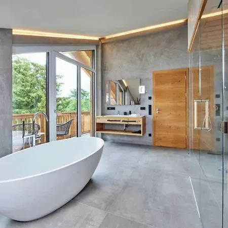 Kassa Maniscalco In Apartment Mittenwald